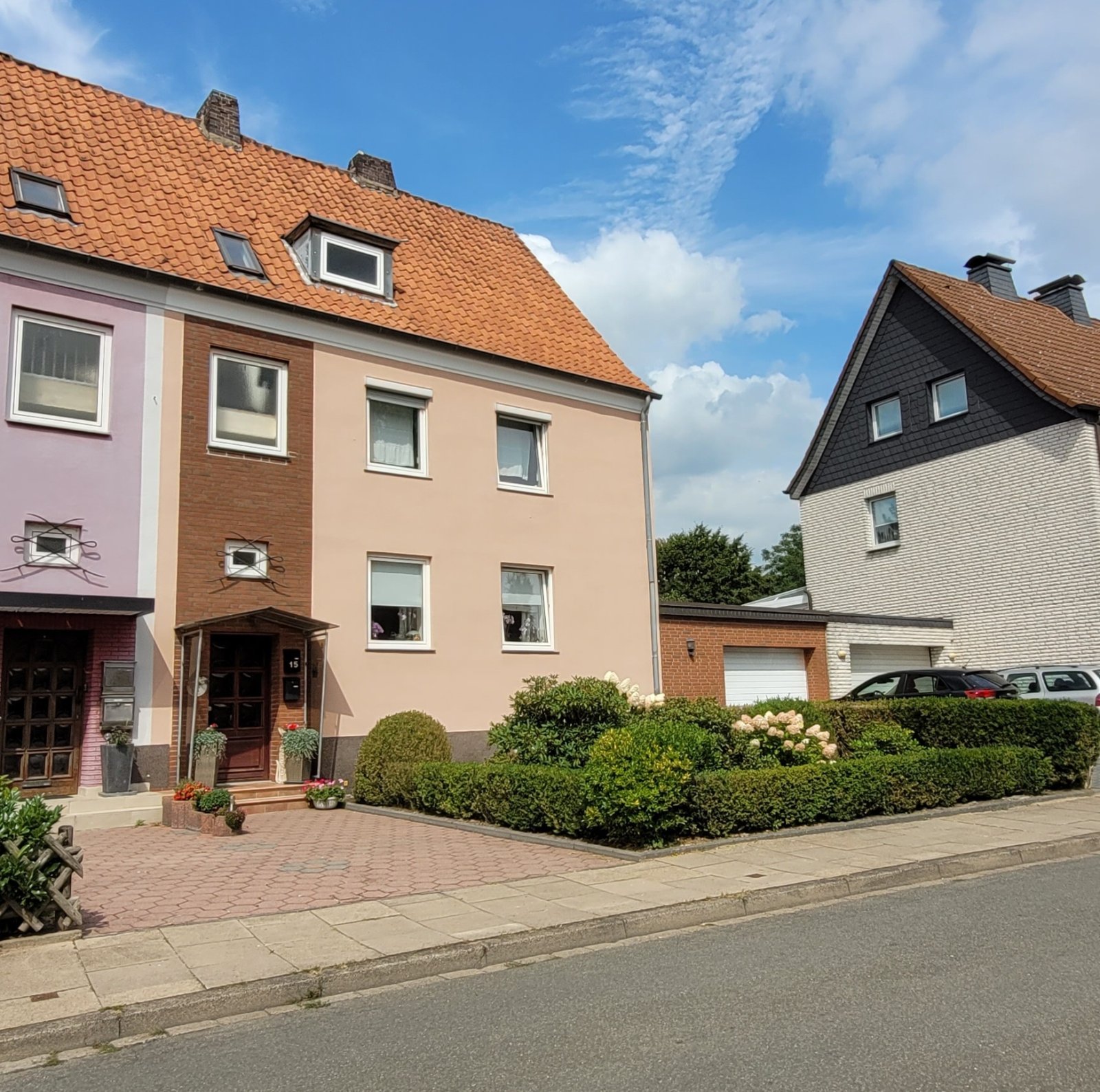 Doppelhaushälfte mit Einliegerwohnung in Herford  Doppelhaushälfte mit Einliegerwohnung in Herford